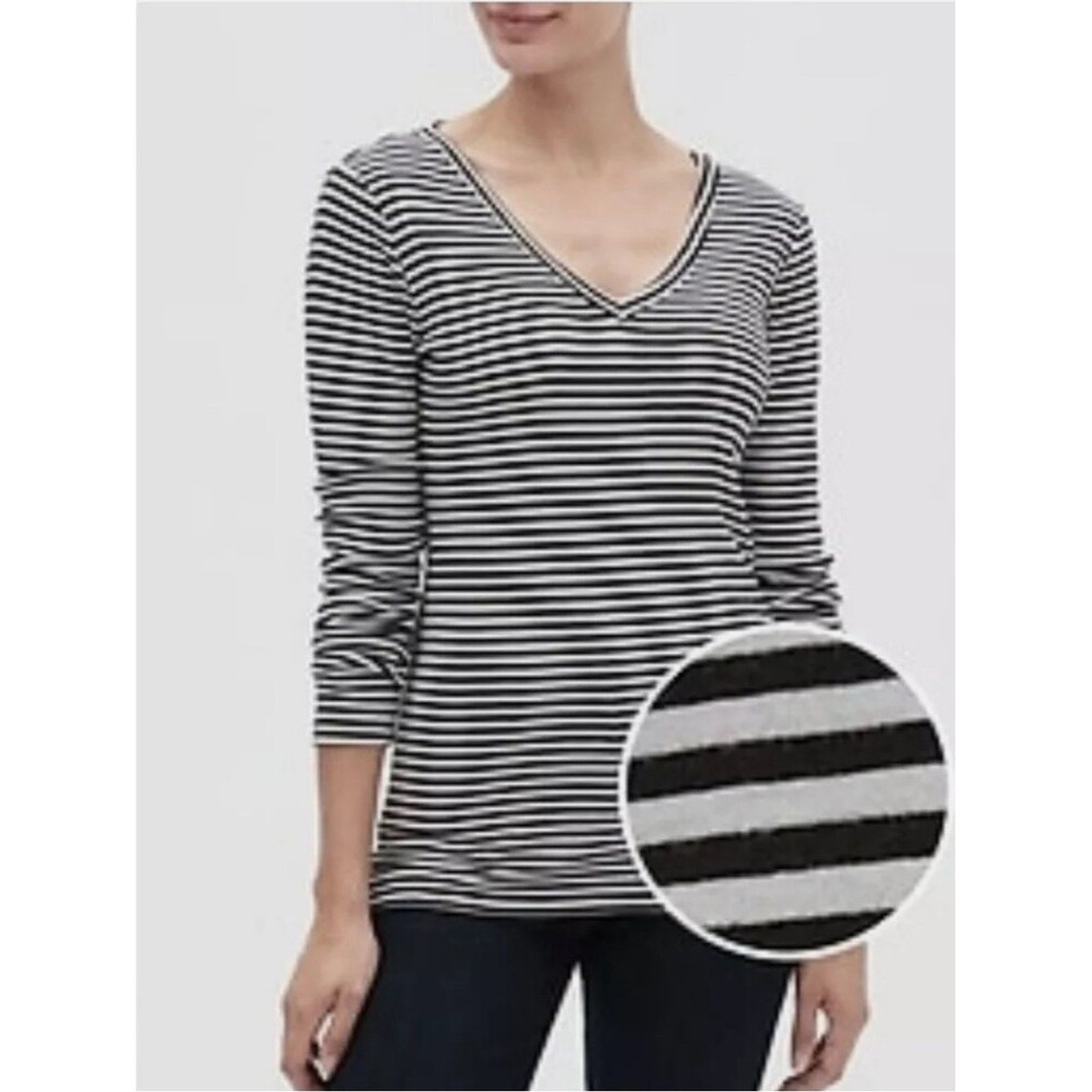 Gap Favorite long-sleeve V-neck t-shirt 
 Black & White Stripe Sz M Casual Chic